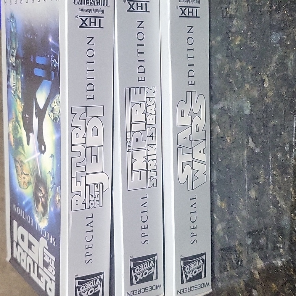 VINTAGE STAR WARS TRILOGY THX WIDESCREEN VHS COLLECTOR'S EDITION - Picture 3 of 10